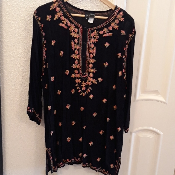 New MIB Black Embroidered Tunic with Peach Beading - Picture 4 of 10